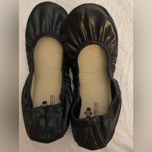 Storehouse flats, shiny black